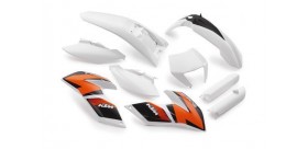 Plastic parts set