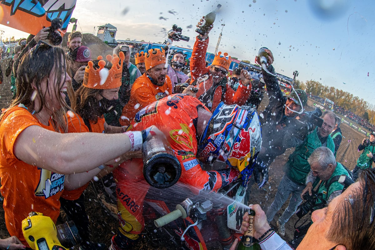 HERLINGS GANA EL OCTAVO TÍTULO DE MXGP PARA KTM EN UN FINAL DE TEMPORADA DE INFARTO