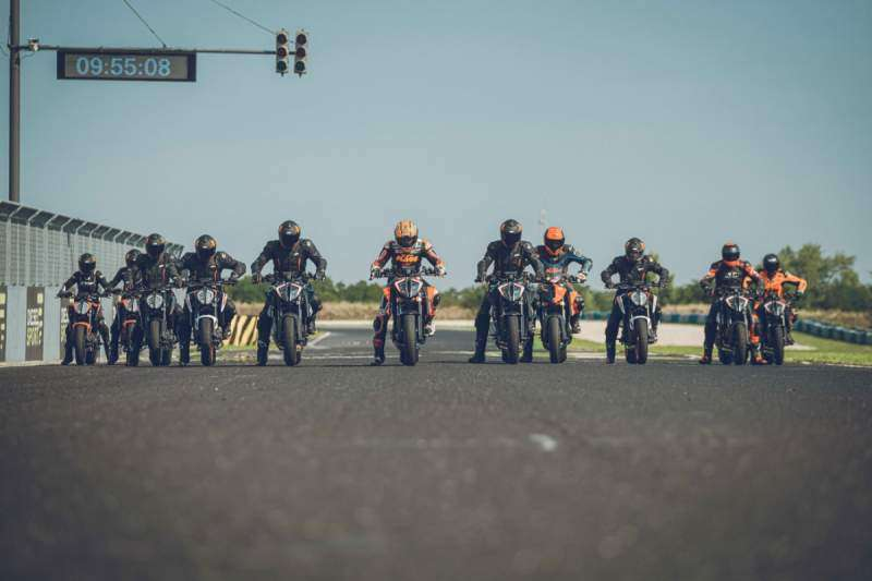 LOS FINALISTAS DEL DESAFÍO KTM ULTIMATE DUKE RIDER DEMUESTRAN SU VALÍA EN AUSTRIA